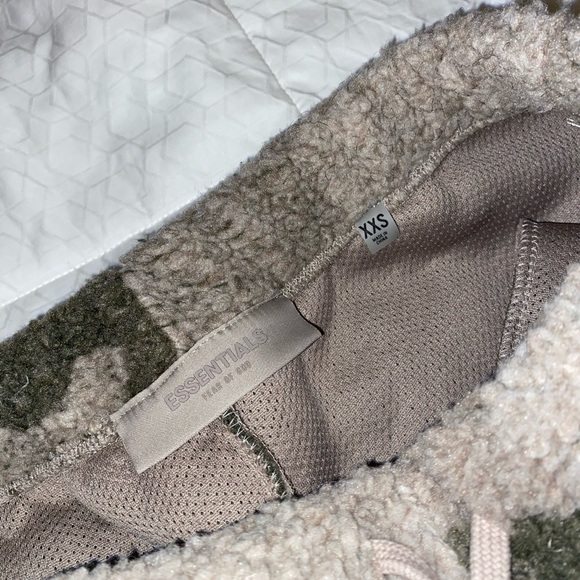 Essential cargo pants camo style - Picture 3 of 3